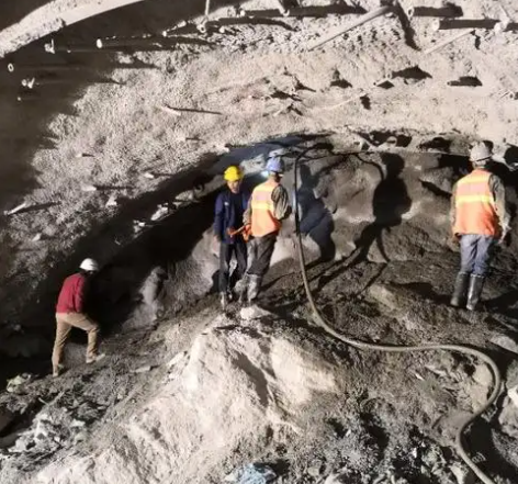 文水拱顶带模注浆料的施工流程及注意事项